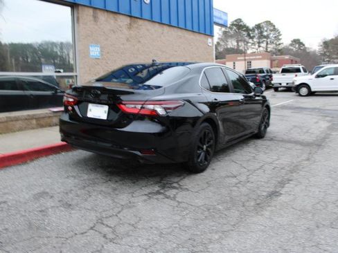 Used 2021 Toyota Camry LE image 4