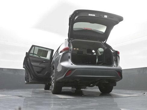 Used 2024 Toyota Highlander XLE image 41