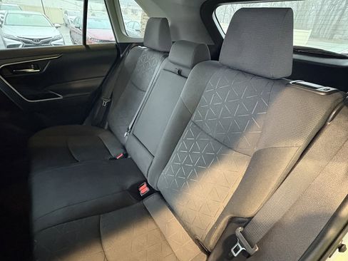 Used 2021 Toyota RAV4 XLE image 24