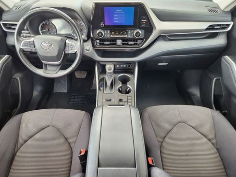 Used 2023 Toyota Highlander LE FWD image 20