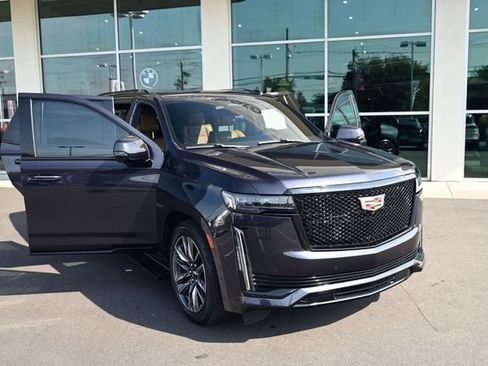 Used 2022 Cadillac Escalade Sport w/ Touring Package AWD/4WD image 32