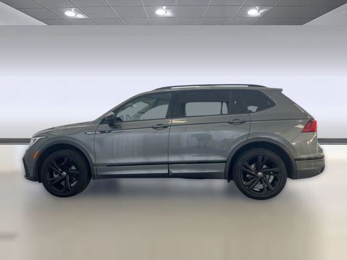 Used 2023 Volkswagen Tiguan SE R-Line image 2