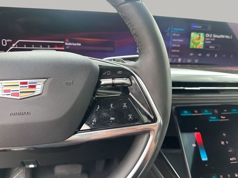 Used 2025 Cadillac Escalade Premium Luxury image 31