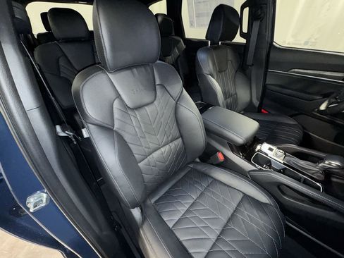 Certified 2025 Kia Telluride AWD image 35