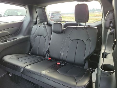 New 2026 Chrysler Pacifica Select FWD image 10