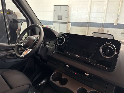 Used 2025 Mercedes-Benz Sprinter 3500 image 12