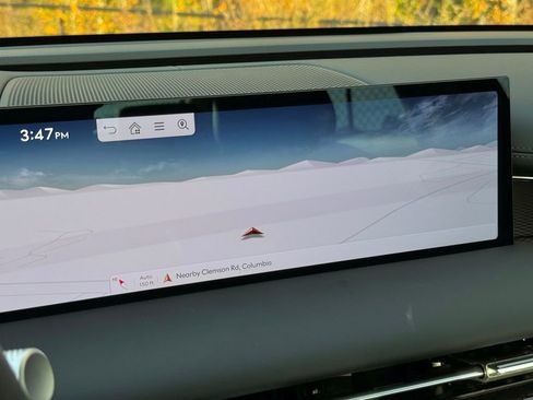 Used 2025 Genesis G80 2.5T image 3