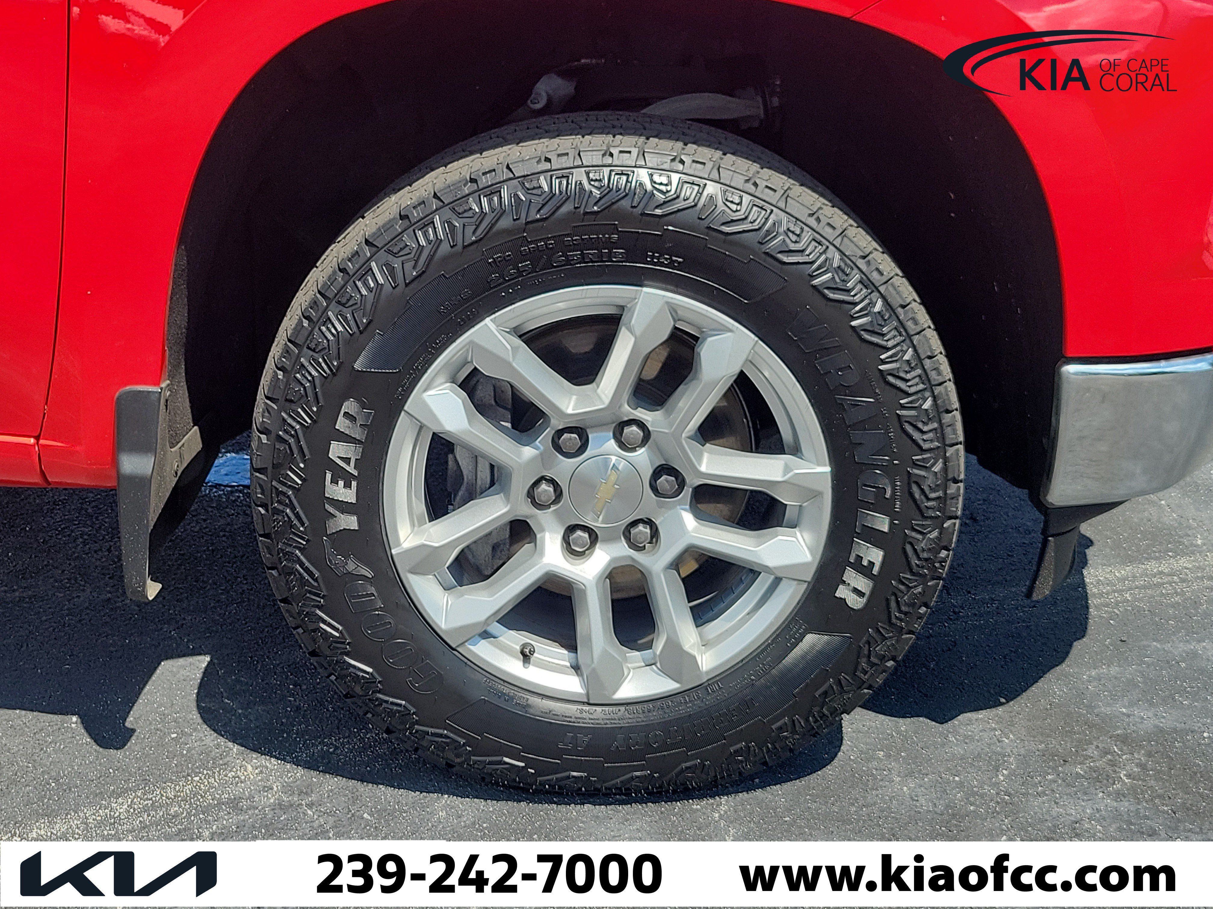 Used 2022 Chevrolet Silverado 1500 LT AWD/4WD image 7