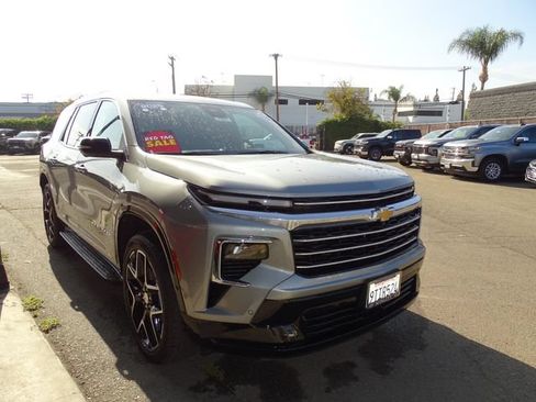 Used 2025 Chevrolet Traverse High Country AWD/4WD image 5