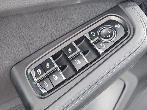 Used 2023 Porsche Macan Turbo AWD/4WD image 17