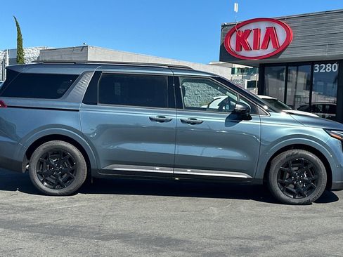 New 2026 Kia Carnival SX w/ SX Dark Edition Package FWD image 3