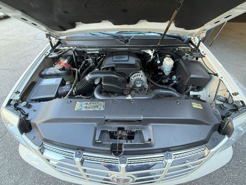 Used 2009 Cadillac Escalade AWD image 22