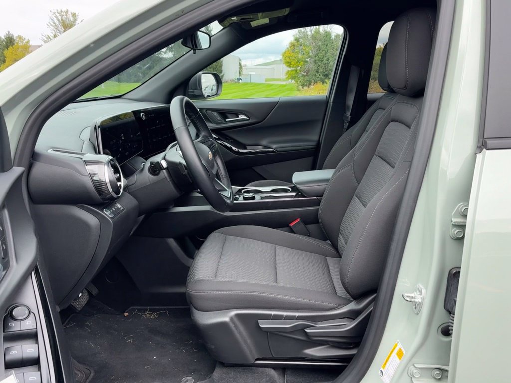 Used 2026 Chevrolet Equinox LT AWD/4WD image 6