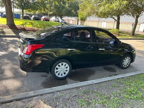 Used 2017 Nissan Versa SV FWD image 6
