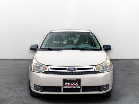 Used 2011 Ford Focus SE w/ Sedan SE Appearance Pkg FWD image 2