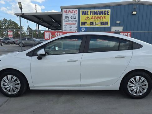 Used 2017 Chevrolet Cruze LS FWD image 38