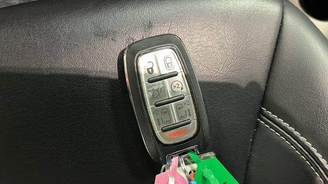 Used 2024 Chrysler Pacifica Touring-L FWD image 39