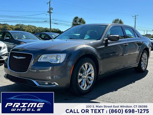 Used 2017 Chrysler 300 Limited w/ Value Package image 3