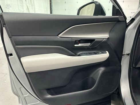 Used 2025 Toyota Grand Highlander AWD image 8
