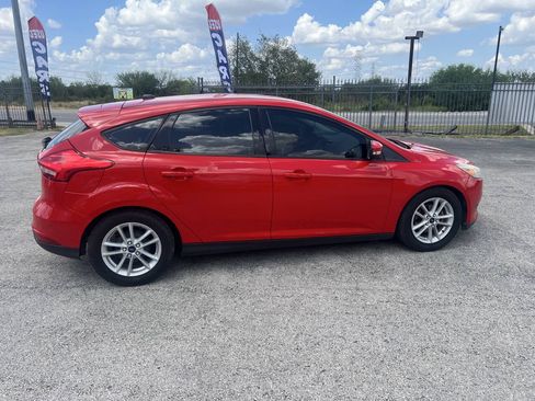 Used 2017 Ford Focus SE FWD image 5