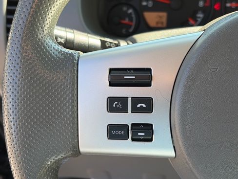 Used 2018 Nissan Frontier SV AWD/4WD image 16