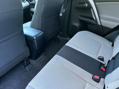 Used 2018 Toyota RAV4 XLE w/ Carpet Mat Package image 12