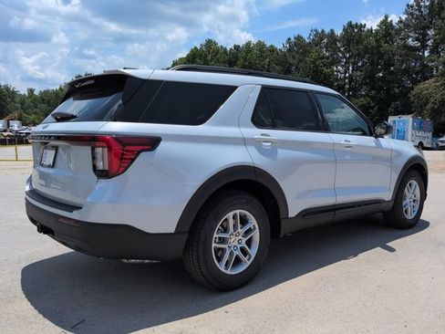 New 2026 Ford Explorer Active RWD image 4