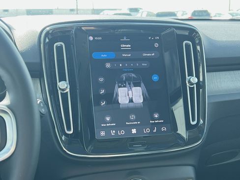 Certified 2023 Volvo XC40 B5 Plus w/ Climate Package AWD/4WD image 18