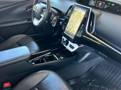 Used 2018 Toyota Prius Prime Premium FWD image 16