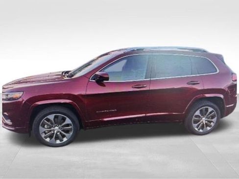 Used 2019 Jeep Cherokee Overland w/ Technology Group AWD/4WD image 4