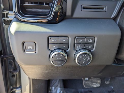 Used 2025 GMC Sierra 1500 AT4 image 28