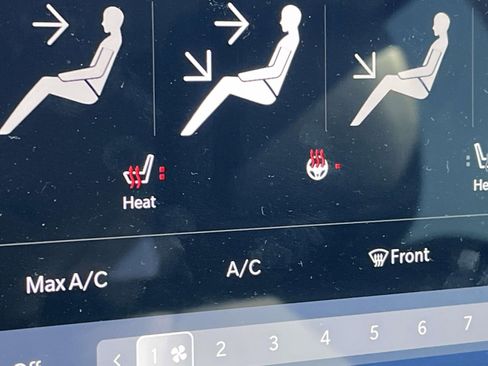 Used 2024 Chrysler Pacifica Touring-L image 21