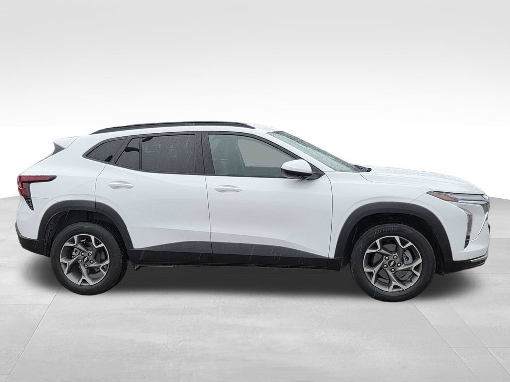 Used 2025 Chevrolet Trax LT FWD image 5
