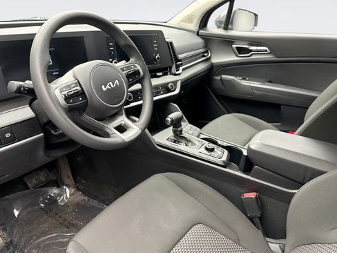 Used 2025 Kia Sportage LX image 10