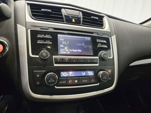 Used 2017 Nissan Altima 2.5 SL w/ Moonroof Package image 9