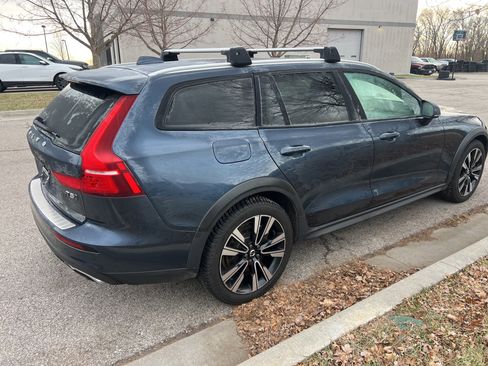 Used 2022 Volvo V60 T5 Cross Country w/ Climate Package image 5