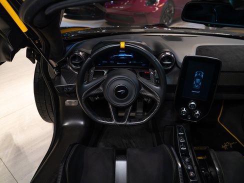 Used 2019 McLaren Senna RWD image 42