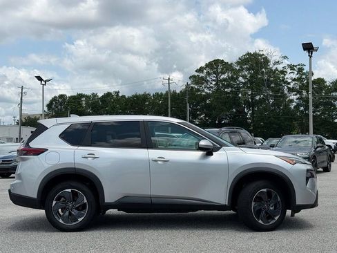 Used 2024 Nissan Rogue SV FWD image 5