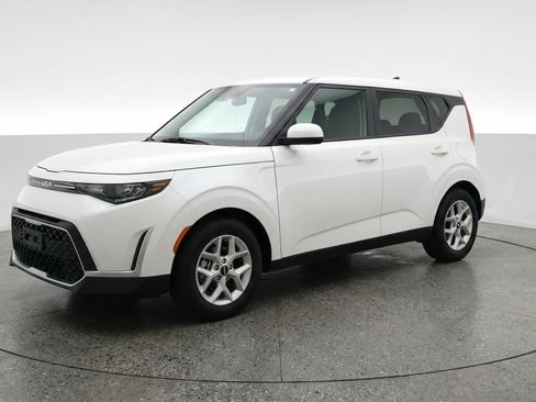 Used 2025 Kia Soul LX w/ LX Technology Package FWD image 3