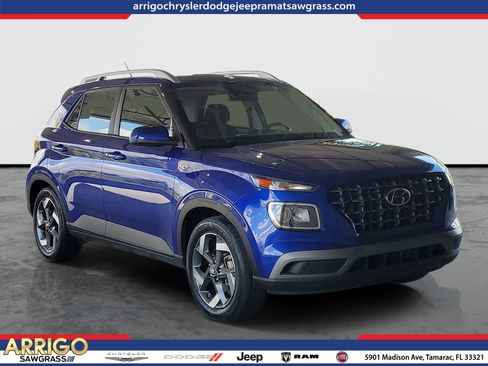 Used 2024 Hyundai Venue SEL FWD image 1
