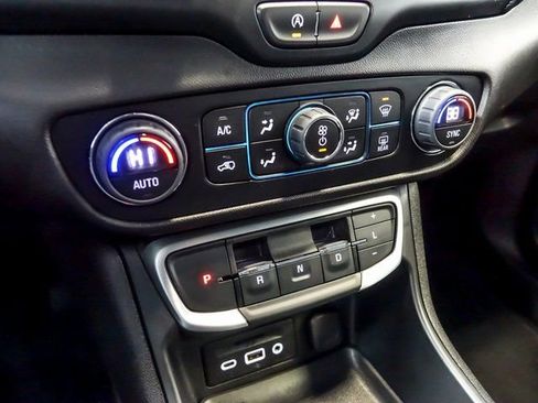 Certified 2024 GMC Terrain SLT image 23