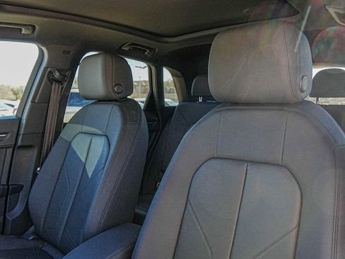 Used 2020 Audi Q3 2.0T Premium image 11