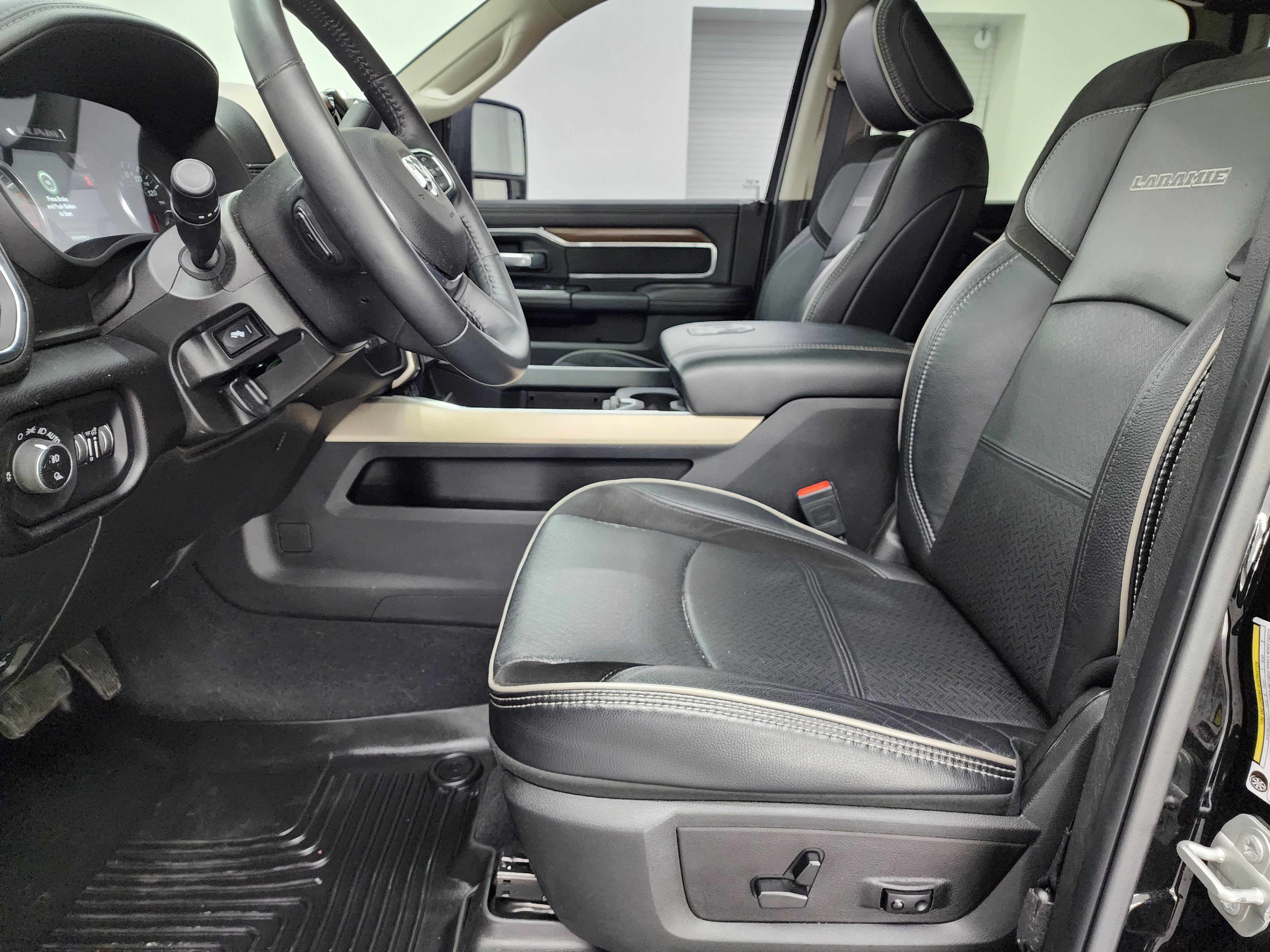Used 2024 RAM 2500 Laramie w/ Protection Group AWD/4WD image 8