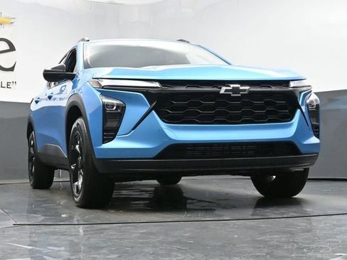 New 2026 Chevrolet Trax LT w/ Sunroof Package FWD image 3