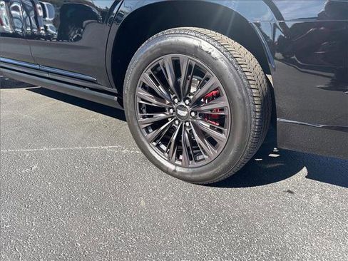 Used 2024 Cadillac Escalade V w/ LPO, ONYX Package image 13