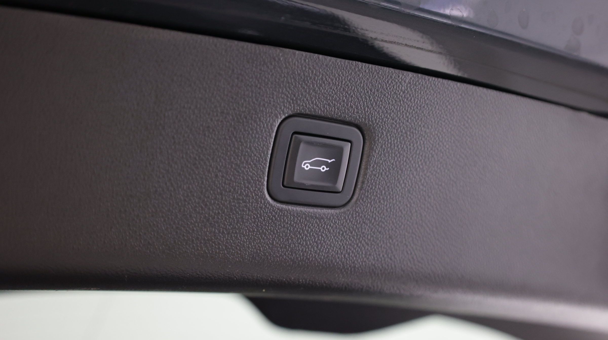 Used 2019 Chevrolet Blazer Premier w/ Sun and Wheels Package FWD image 37