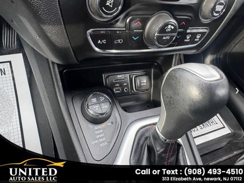 Used 2015 Jeep Cherokee Trailhawk w/ Comfort/Convenience Group image 17