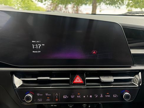 Used 2023 Kia Niro Wind w/ Wind Preserve Package FWD image 18