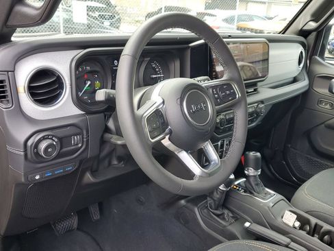 Certified 2025 Jeep Wrangler Unlimited Sahara w/ Safety Group AWD/4WD image 15