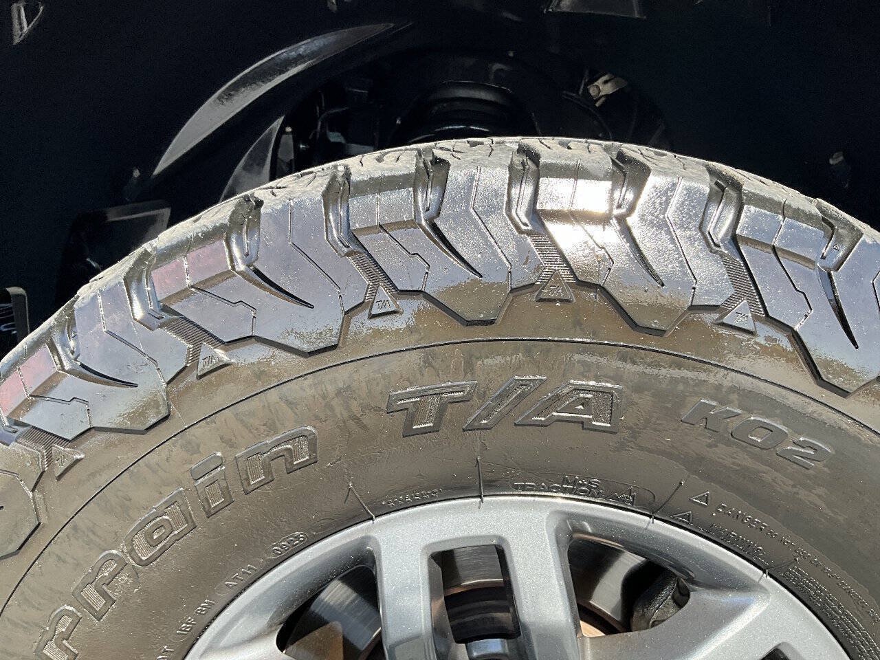 Used 2017 Ford F150 Raptor w/ Equipment Group 802A Luxury AWD/4WD image 33